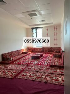 خطاوينا للتنجيد والستائر في الجبيل الصناعية - خبيرون في تنجيد الكنب والمجالس، تفصيل ستائر ويفي وول وبلاك اوت، وتلبيس كراسي وطاولات بأقمشة فاخرة. قياس وتركيب مجاني داخل الجبيل.كنب